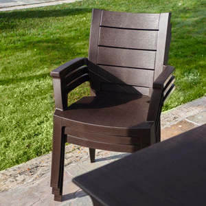 Set di 4 Sedie da Giardino Impilabili in Polipropilene di Alta Qualità con Braccioli, Stile Contemporaneo, per Giardini e Sale da Pranzo - Product Image 4
