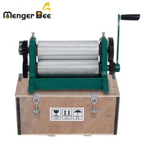 เครื่องทำรังผึ้งแบบแมนนวล รุ่น MengerBee M310E ทำจากอลูมิเนียมอัลลอยด์ พร้อมลูกกลิ้งกดขึ้นรูปแผ่นรังผึ้ง ขนาด 5.4/4.9 มม. - Product Image 2