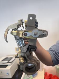 อะไหล่เครื่องจักรอัดฟางคุณภาพสูง 700188734 แขนเชือก AGCO MF2270 อะไหล่เครื่องจักรกลการเกษตร รับประกัน 1 ปี 1.2 กก. ผลิตในจีน - Product Image 4