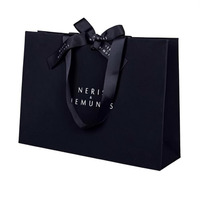 Sac fourre-tout en papier kraft noir de luxe personnalisé avec poignée à cordon et ruban, écologique, sac cadeau pour femme, sac de shopping, logo personnalisé