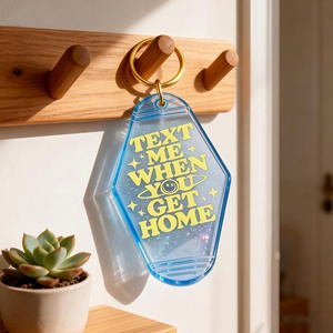 Vendita calda portachiavi retrò Hotel Custom simpatici portachiavi in plastica acrilica 'messaggiami arrivi a casa' lettera regali all'ingrosso in metallo - Product Image 4