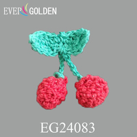 EVER GOLDEN EG24083 4CM Nouveauté Broderie 3D Cerise Dentelle Crochet Fraise Colorée Patchs Brodés à Coudre pour Chapeaux et Accessoires Vestimentaires