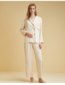 Designer de luxo de duas peças de cetim botão pijama definido para meninas manga longa casa sono desgaste com cintura elástica encerramento para a primavera - Product Image 4