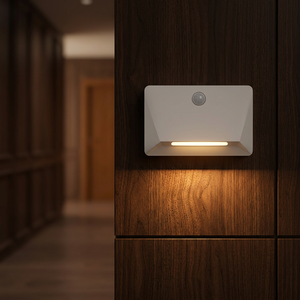 Lampe murale OEM à LED rechargeable par USB avec détecteur magnétique, lampe d'angle 3000K, lumière LED à capteur pour couloir et escalier - Product Image 1