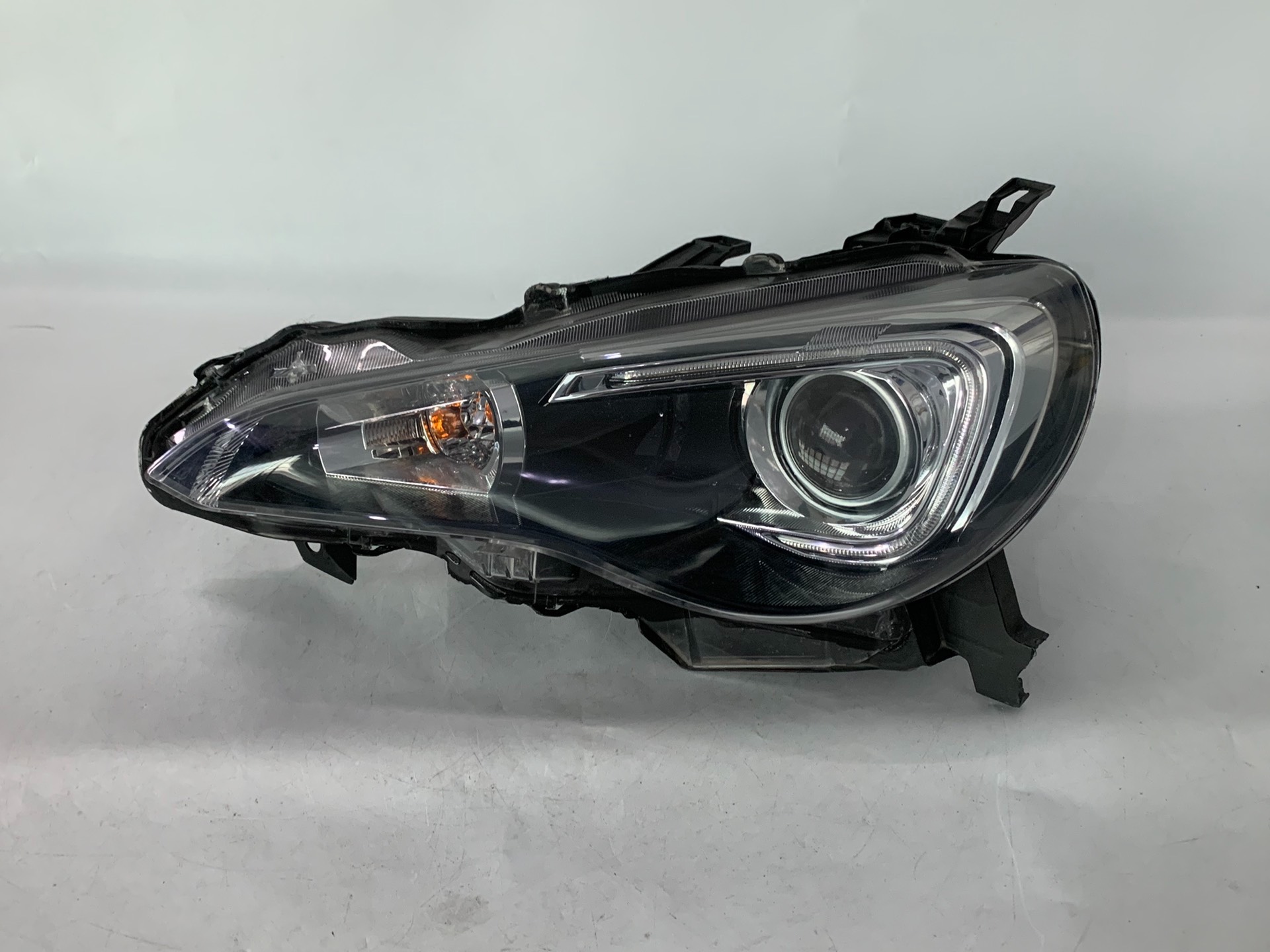 สีขาวอบอุ่น