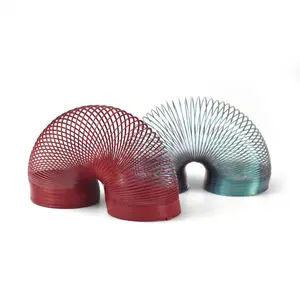 Özel kırmızı renk Slinky çok renkli Spiral bahar Slinky yürüyüş bahar oyuncak 52x52mm