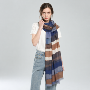 Bufanda de Mujer con Rayas Degradadas de 90*180cm, Suave y Cálida, para Viajes y Uso Diario, Bufanda de Moda para el Cuello, Venta al Por Mayor, Disponible en Stock - Product Image 3