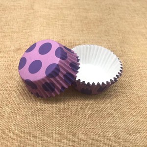 Papel para Hornear de Grado Alimenticio, Doble Impermeable, con Puntos Morados, para Cupcakes, con Borde Ondulado, Resistente al Calor, Venta al Por Mayor de Fábrica - Product Image 2