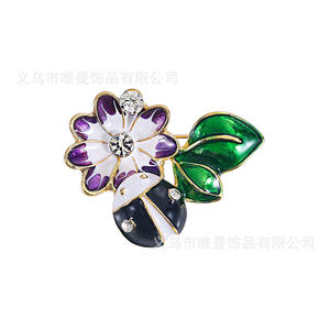 La broche fleur feuille de <span class=keywords><strong>scarabée</strong></span> 2024 de Weiman est une broche accessoire de vêtements délicate, mignonne et polyvalente pour les femmes - Product Image 5