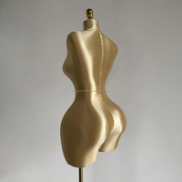 Mannequin femme doré grande taille avec support métallique doré, modèle de couture pour robes et présentation de vêtements