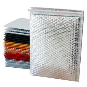 Enveloppe d'emballage en polybulle métallisé thermique rose mat, petite, personnalisée avec logo, couleurs or, blanc, noir, violet - Product Image 1