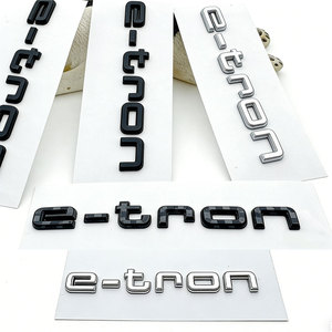 Autocollants de voiture pour <span class=keywords><strong>Audi</strong></span> e-tron, marque arrière pour véhicules électriques purs, nouveau logo <span class=keywords><strong>sport</strong></span> en fibre de carbone pour <span class=keywords><strong>Audi</strong></span> e-tron, modification de la carrosserie - Product Image 1