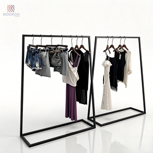 Espositore per Abbigliamento a Forma di A in Metallo Nero, Stand Autoportante a Scala per Boutique e Negozi al Dettaglio - Product Image 2