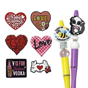 Serie del Día de San Valentín hecho a mano DIY con cuentas 3D amor corazón pareja vaca ramo llavero accesorios nuevas cuentas de silicona PVC - Product Image 3