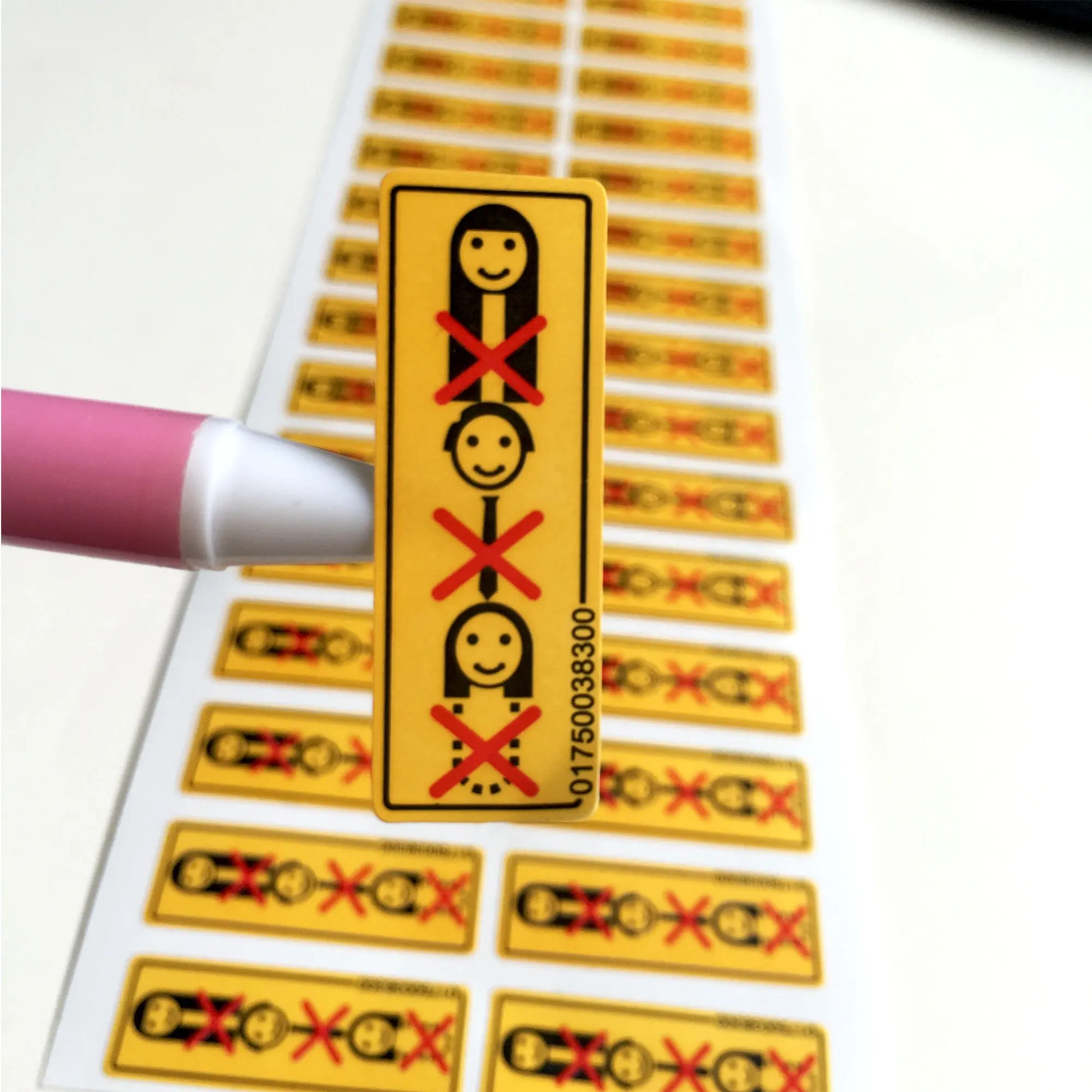 Waterproof Die Cut Stickers Crack Easy Peel UV Resist Printing Durable White Vinyl PVC Self-Adhesive Logo Custom Stickers