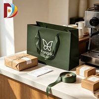 Sacs rectangulaires en papier kraft écologiques de luxe avec impression de logo personnalisé pour l'emballage de bougies et d'artisanat avec poignée en ruban