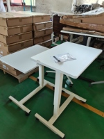 Table d'appoint mobile de bureau pour ordinateur portable, style moderne et simple, avec ressort à gaz réglable et roulettes, hauteur confortable pour chambre à coucher