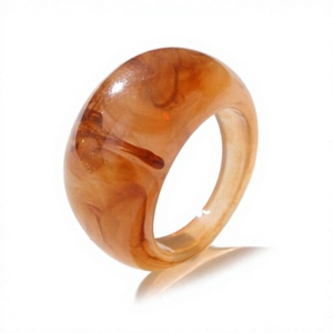Bagues en résine artisanales pour femmes, bijoux fantaisie colorés et tendance pour tenues quotidiennes, fêtes, mariages, festivals - Product Image 1