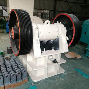Concasseur à mâchoires portable pour déchets de béton avec moteur AC et engrenages, haute efficacité, faible consommation d'énergie, capacité max. 150 t/h - Product Image 3