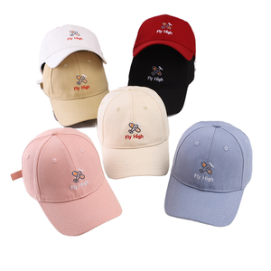 Gorra de béisbol plana de malla con logotipo bordado a mano personalizado OEM, con cierre a presión, de tela común, unisex, de poliéster. - Product Image 1