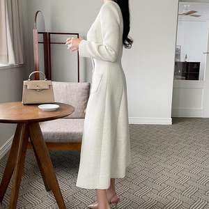 OEM Polyester Couleur Solide Naturel Tissé Automne Vintage Boutons Col Ras Du Cou A-ligne À Manches Longues Tweed Jaune Maxi <span class=keywords><strong>Robe</strong></span> Femme Décontractée - Product Image 4