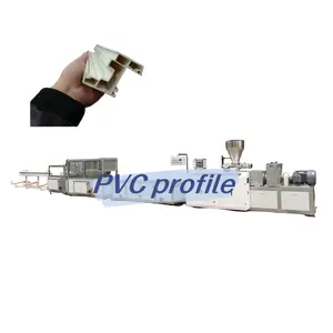 Extrusión de plástico UPVC que hace la máquina multi función PVC perfil línea de producción
