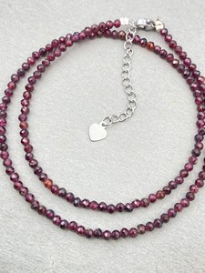 Collar de cuentas de granate rodolita, joyería delicada con piedras preciosas, cuentas microfacetadas, collar de cristal, joyería minimalista, piedras preciosas diminutas - Product Image 6
