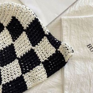 Chapeau Bob en Laine Tricotée à Carreaux avec Volants au Crochet – Offre Spéciale Usine - Product Image 5