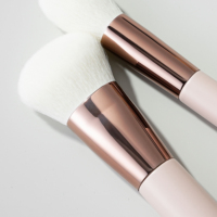 Ensemble de pinceaux de maquillage de luxe avec des poils vegan de qualité supérieure pour la fabrication de marques de beauté en label privé avec logo personnalisé