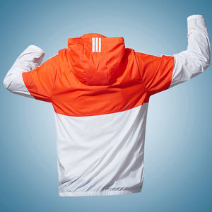 เสื้อผ้ากันแดดสำหรับผู้ชายสำหรับเล่นกีฬากลางแจ้งและพักผ่อนในฤดูร้อนปี 2025 เสื้อผ้าระบายอากาศดี ตัดสีตัดกัน แขนยาว มีฮู้ด ป้องกันความร้อน - Product Image 4