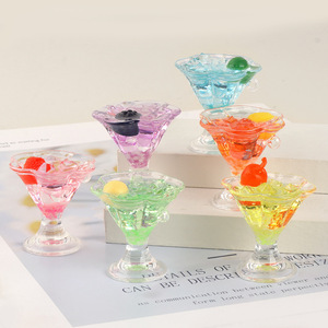 Accessoires en résine en forme de fruits de dessin animé en gros, ornements en résine Kawaii, breloques en résine phosphorescentes pour la décoration de voiture - Product Image 1