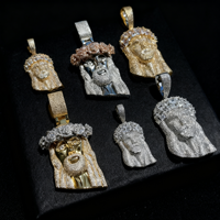 Magnifique Collier Pendentif Bicolore Or Tête de Jésus Spooky Géante Couronne Sertie de Zircons Cubiques Baguette pour Hommes
