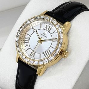 Reloj de cuarzo para mujer con diamantes blancos, elegante, dorado, de corte cuadrado y corte completo. - Product Image 1