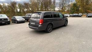 Voitures d'occasion à vendre : <span class=keywords><strong>Dodge</strong></span> Grand <span class=keywords><strong>Caravan</strong></span> SE Plus 4 portes Mini-Van Turbo Cuir Foncé ACC R20, Modèle 2020, Qualité Supérieure, Meilleur <span class=keywords><strong>Prix</strong></span>, Vente en Gros - Product Image 3