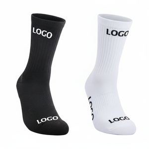 Vente en gros de chaussettes de sport Chaussettes de football unies de haute qualité, confortables et durables pour adultes dans toutes les tailles - Product Image 1