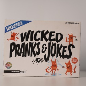 Jouets de farces amusants : Anneau pulvérisateur d'eau, insecte volant, glaçon surprise, accessoires de blagues à effets de choc, ensemble sur le thème fantastique et science-fiction - Product Image 1