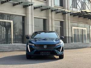 <span class=keywords><strong>Peugeot</strong></span> <span class=keywords><strong>408X</strong></span> 2023 1.6T Edición Charm Sedán de Gasolina con Techo Solar Panorámico, Luces LED, Tracción Delantera, Neumáticos R19, Caja de Cambios Semiautomática - Product Image 1