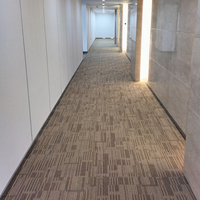 Dalles de moquette amovibles en polypropylène de luxe à boucles modernes, avec support en PVC, 50x50, pour bureau, maison, usage commercial intensif, modulaire
