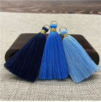 Vente en gros de pompons de couleur disponible de 5cm en soie pour sac porte-clés