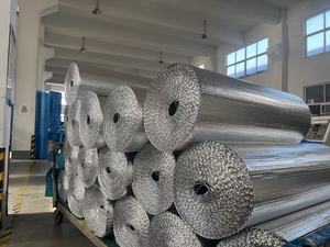 Rouleau <span class=keywords><strong>d</strong></span>'isolation thermique en <span class=keywords><strong>aluminium</strong></span> et bulles réfléchissantes pour usine, barrière de chaleur radiante, matériau de construction, optimisation énergétique - Product Image 3