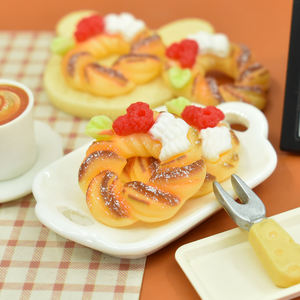 Breloques en résine à dos plat en forme de beignets de Noël, peintes à la main pour accessoires décoratifs DIY, jouets miniatures alimentaires - Product Image 4