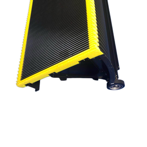 Escalón de Escalera Mecánica Hitachi, Nuevo Modelo de 1000 mm, con 6 Demarcaciones Laterales Amarillas - Product Image 3