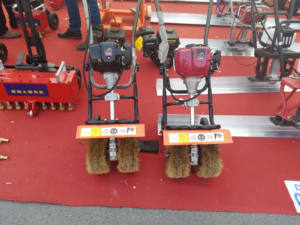 מכונת הסרת אבנית ידנית בנזין ישירות מהמפעל, מברשת תיל מתכווננת להסרת חלודה, הסרת חלודה מקירוי רעפים - Product Image 4