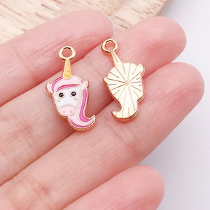Spilla 'I Hate Everyone but Us' con Testo d'Amore, Distintivo per Zaino, Accessorio per Abbigliamento, Gioiello, Regalo per Migliori Amici e Coppie - Product Image 1