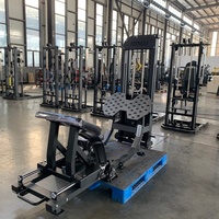 Máquina de fuerza profesional ajustable con sistema de pin para ejercicios combinados de dorsales y remo, ideal para un entrenamiento completo de espalda.