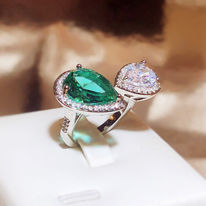 Anello Regolabile a Goccia con Zirconi per Donne, Elegante Gioiello da Dito alla Moda - Product Image 1