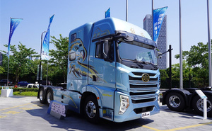 Camions tracteurs diesel Faw <span class=keywords><strong>d</strong></span>'<span class=keywords><strong>occasion</strong></span> 560 CV 39T conduite à gauche 6x4 <span class=keywords><strong>Camion</strong></span> remorqueur en Afrique - Product Image 2