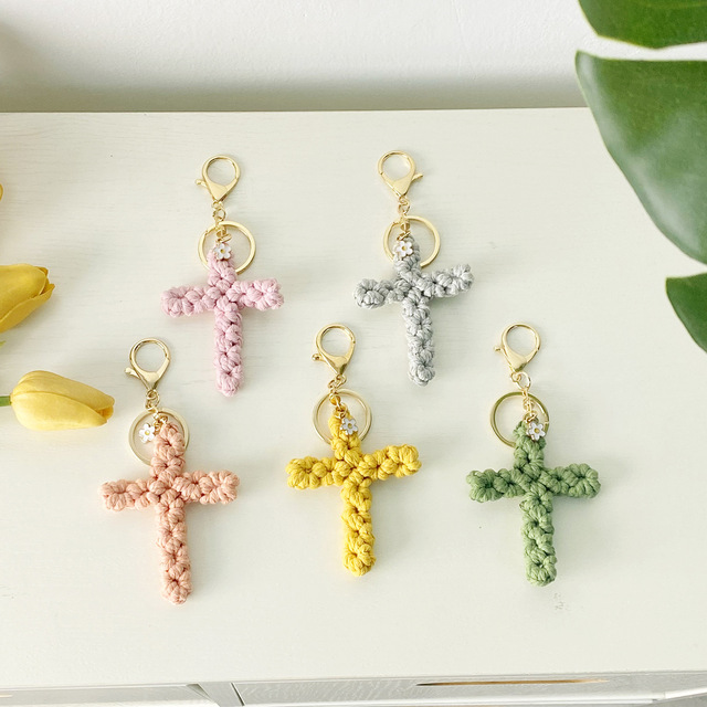 Wholesale Handmade Crochet Souvenir Gift Christian Cross Keychains Woven Crochet Keychains Charms Knitted Toys Children's Toys