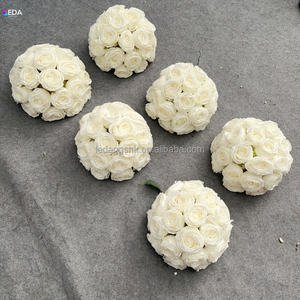 Boule de fleurs artificielle en soie blanche de petite taille, fabriquée à la main par LEDA Factory, pour mariage, anniversaire, Saint-Valentin, fête - Product Image 2