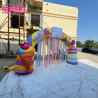 Fête d'anniversaire Activité de Noël Arc-en-ciel coloré gonflable avec glands en tissu pour accessoire de fête de carnaval